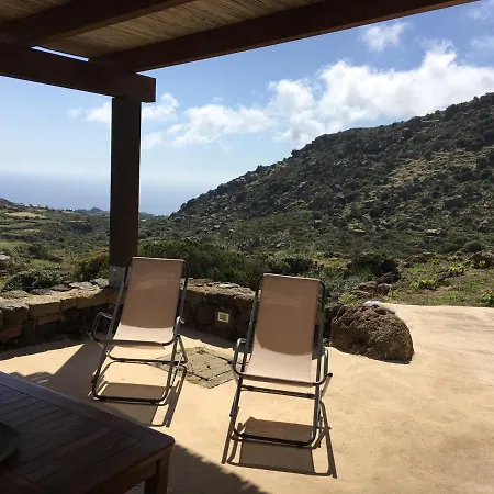 Dammusi Il Serralh -pantelleria- بيت للعطل *