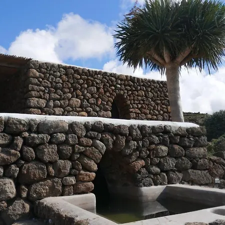 Dammusi Il Serralh -pantelleria- بيت للعطل *