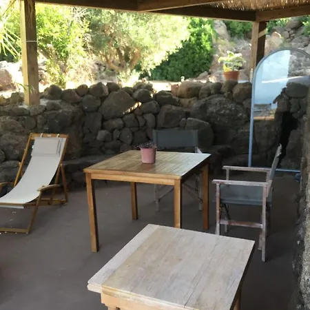 Dammusi Il Serralh -pantelleria- بيت للعطل *