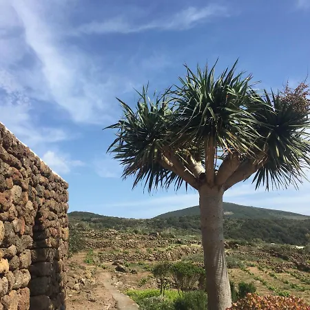 Casa vacanze Dammusi Il Serralh -pantelleria- Scauri (Sicily)