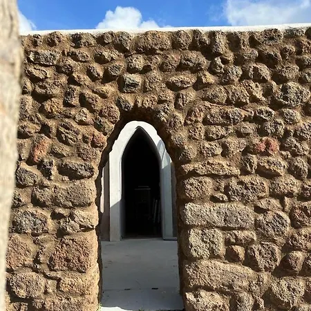 Dammusi Il Serralh -pantelleria- بيت للعطل