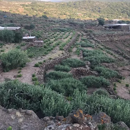 Dammusi Il Serralh -pantelleria- * Scauri (Sicily)