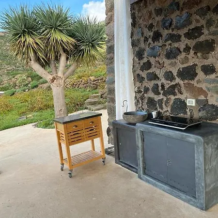 Dammusi Il Serralh -pantelleria- * Scauri (Sicily)