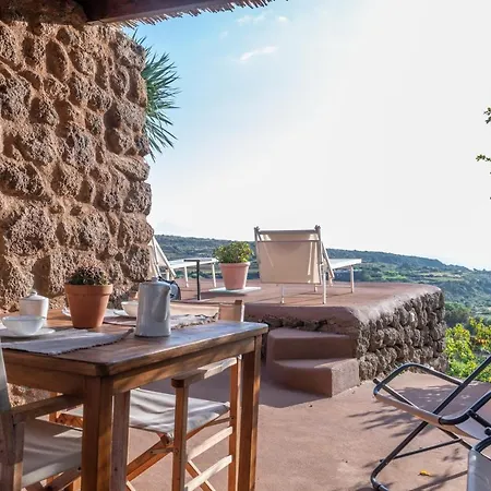 Dammusi Il Serralh -pantelleria- * Scauri (Sicily)