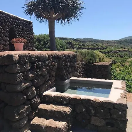 Dammusi Il Serralh -pantelleria- * Scauri (Sicily)