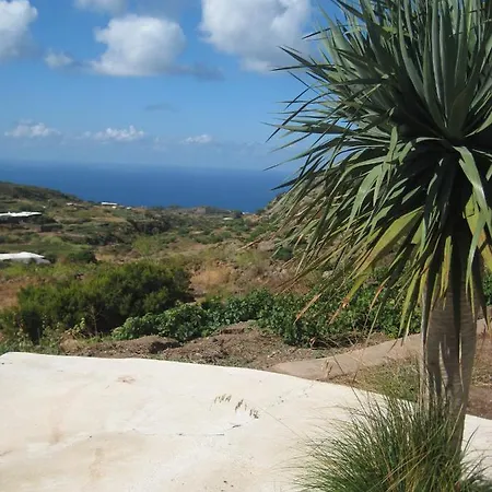 Dammusi Il Serralh -pantelleria- * Scauri (Sicily)