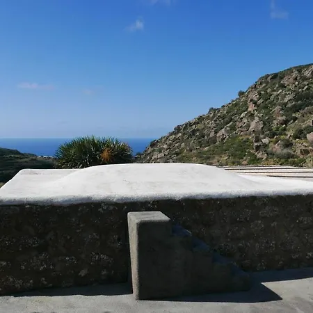 Dammusi Il Serralh -pantelleria- * Scauri (Sicily)