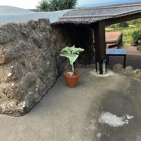 Dammusi Il Serralh -pantelleria- بيت للعطل *