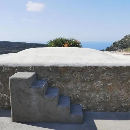Dammusi Il Serralh -pantelleria- * Scauri (Sicily)