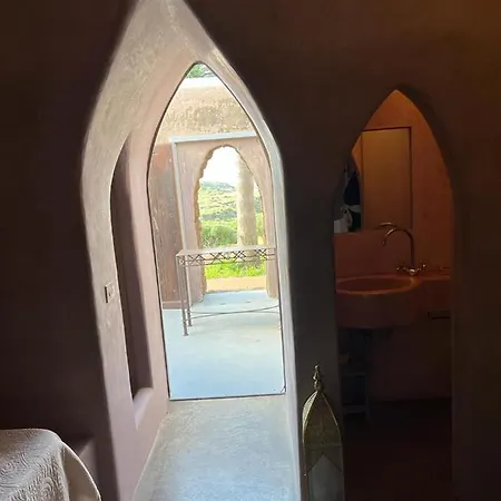 Dammusi Il Serralh -pantelleria- بيت للعطل