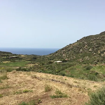 Dammusi Il Serralh -pantelleria- * Scauri (Sicily)