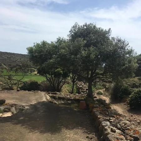 Dammusi Il Serralh -pantelleria- * Scauri (Sicily)
