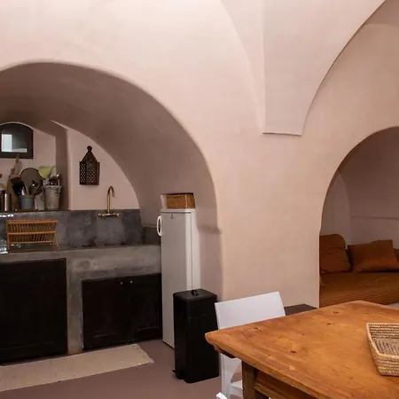 Dammusi Il Serralh -pantelleria- *